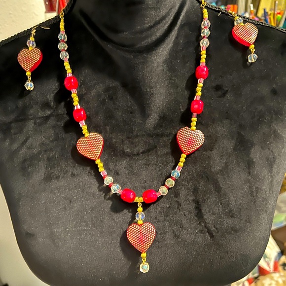 Heart jewelry set is red and gold. Perfect Valentine comes beautifully wrapped! - Picture 1 of 9